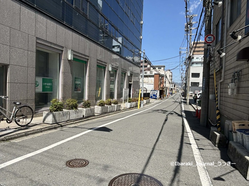 11茨木市駅から北りそな銀行横の道-b2b181c7-add6-41ca-b420-1fcc02c7ca4d.jpg