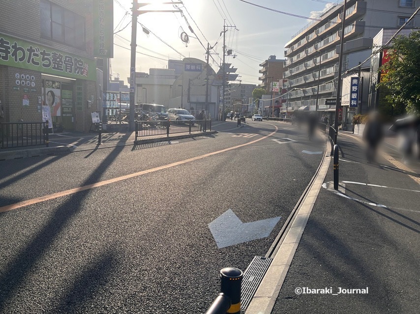 0427阪急茨木市駅からJRへ続く道IMG_0343