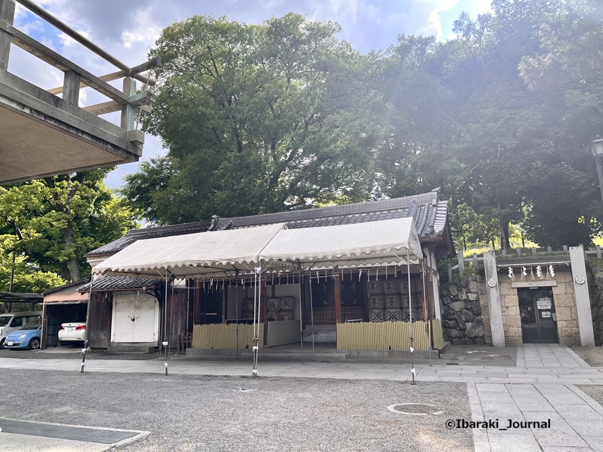0615茨木神社の境内にテントIMG_1362