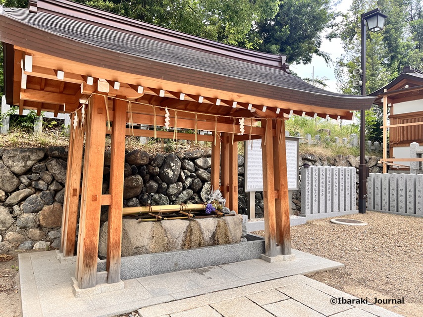 0615茨木神社の手水舎全体IMG_1361