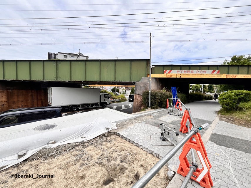 0523新庄ガードのところ歩道の上２IMG_0778