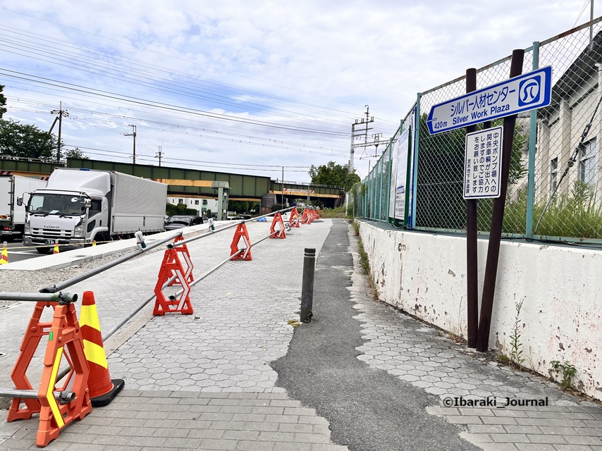 0523新庄ガードのところ北側から歩道を見るIMG_0774