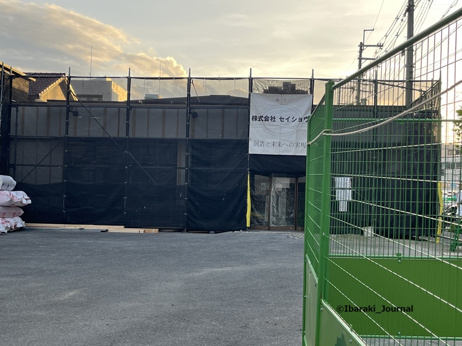 0713舟木町のセブイレ跡が月化粧-正面からIMG_1861