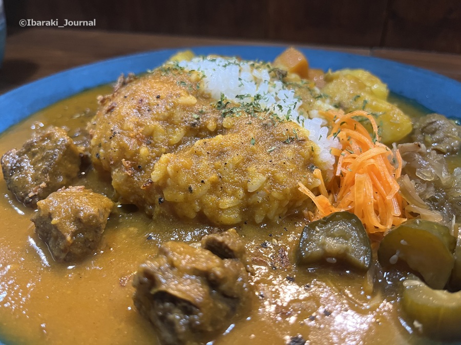 0717アカイサカナのあいがけカレー横からIMG_1972