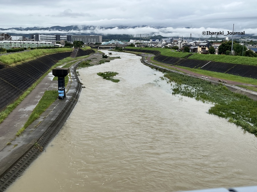 0828安威川の水位を千歳橋からIMG_2836