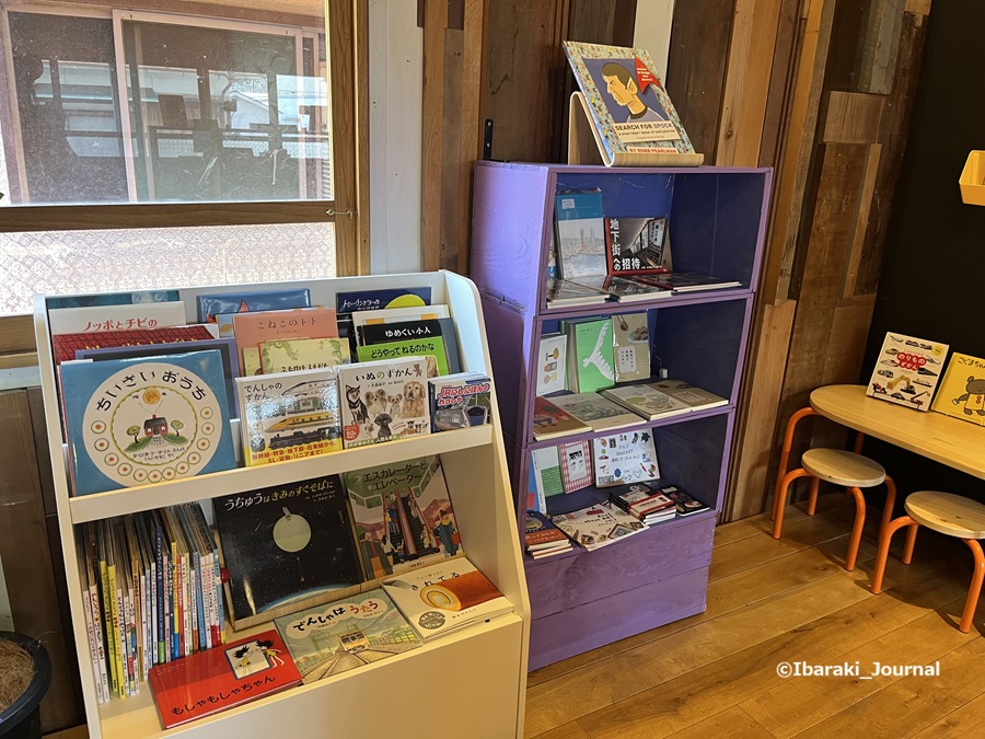 0716AJIMI_BOOKS子どものスペース２IMG_1919