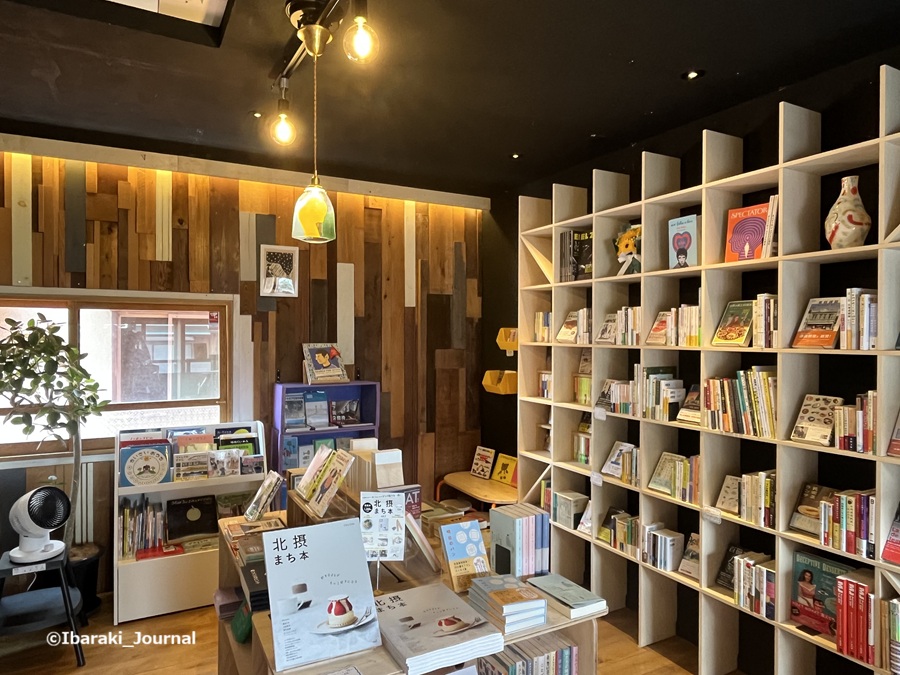 0716AJIMI_BOOKS店内の様子IMG_1911