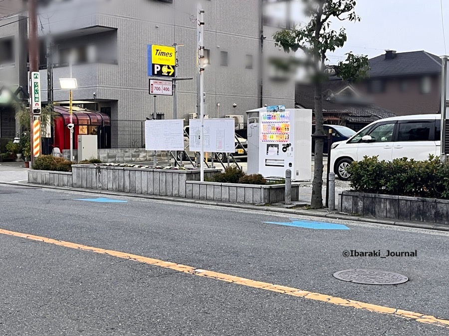 東西通り公園向かい側のタイムズIMG_8005