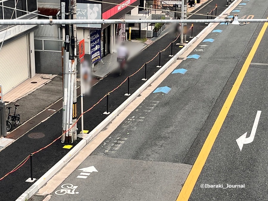 0907産業道路東側歩道を歩道橋から見るIMG_3071