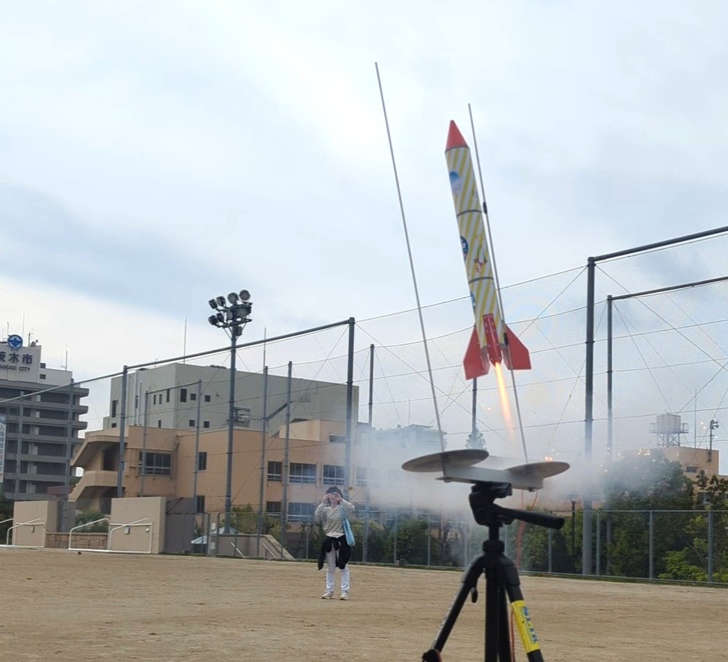 1011いばらき夢ロケットプロジェクト打ち上げの様子