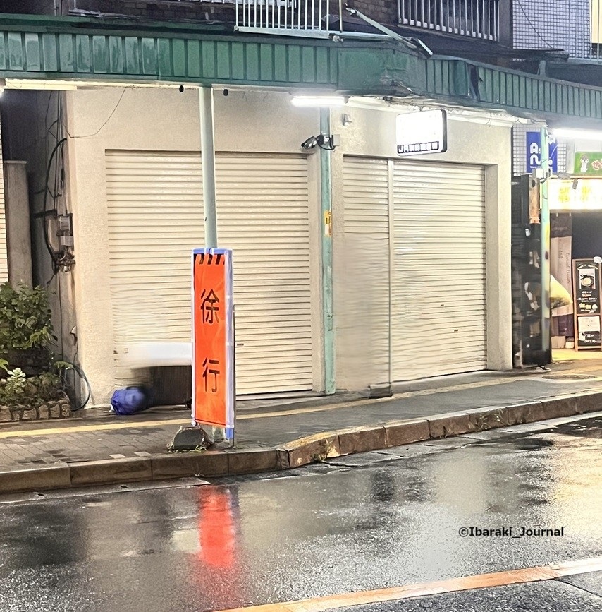 kk0928中央通りでみちクルの看板を準備している様子IMG_3494