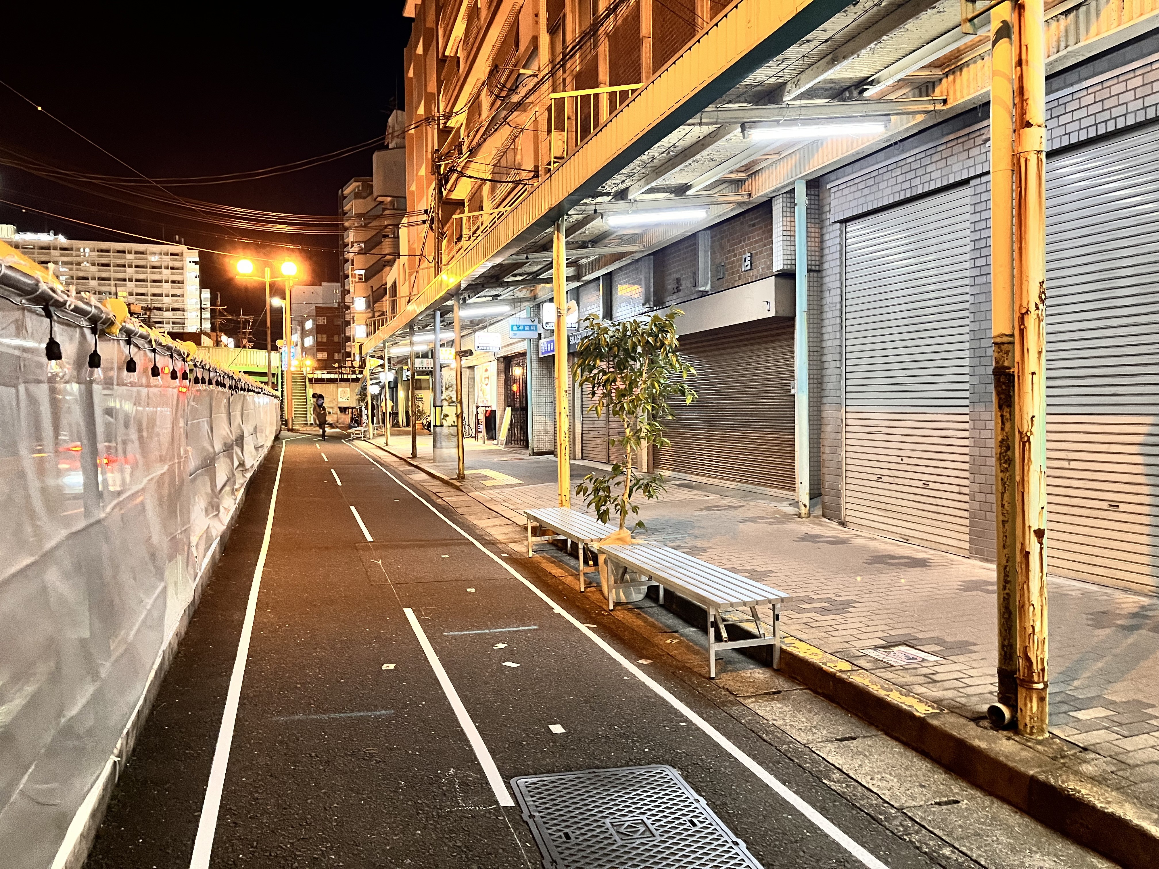 1008中央通りみちクル社会実験自転車レーンの様子夜IMG_3852